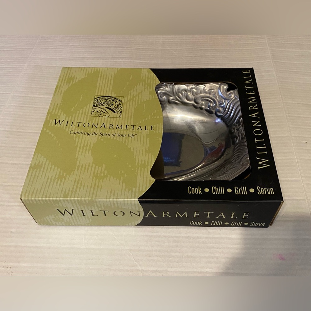 Viceroy Oval Bowl Wilton Armetale #372285 cook serve gift NEW